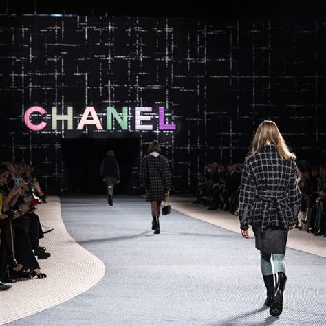 stivali chanel 2022 prezzo|Trend Inverno 2022 2023: gli stivali alti Chanel visti alla sfilata.